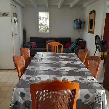 Maison Creole Chaleureuse Avec Stationnement Ле Госие Екстериор снимка