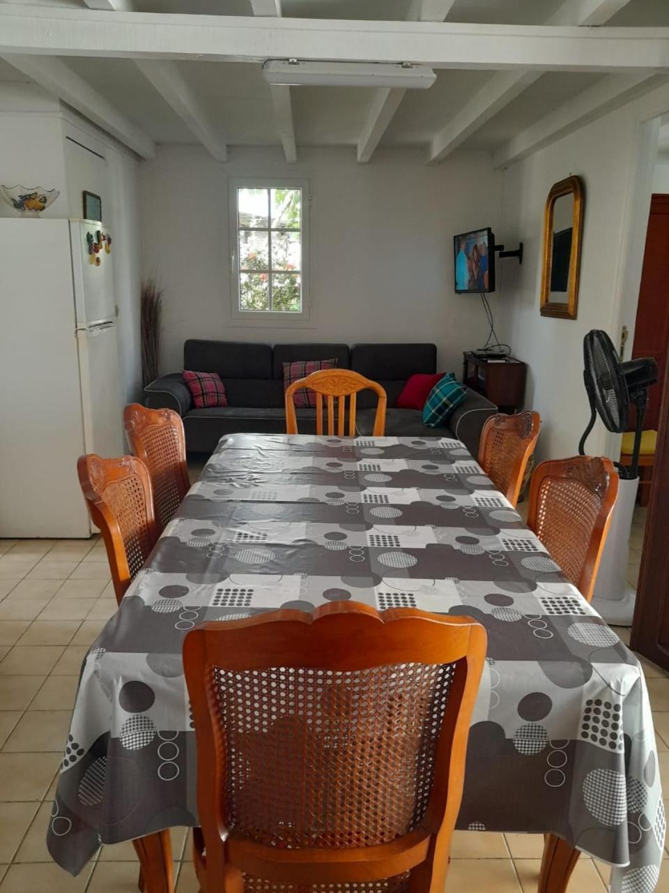 Maison Creole Chaleureuse Avec Stationnement Ле Госие Екстериор снимка